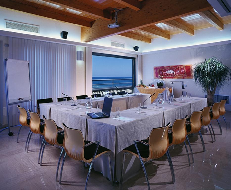 Hotel Europa Beach Village Giulianova Negócio foto