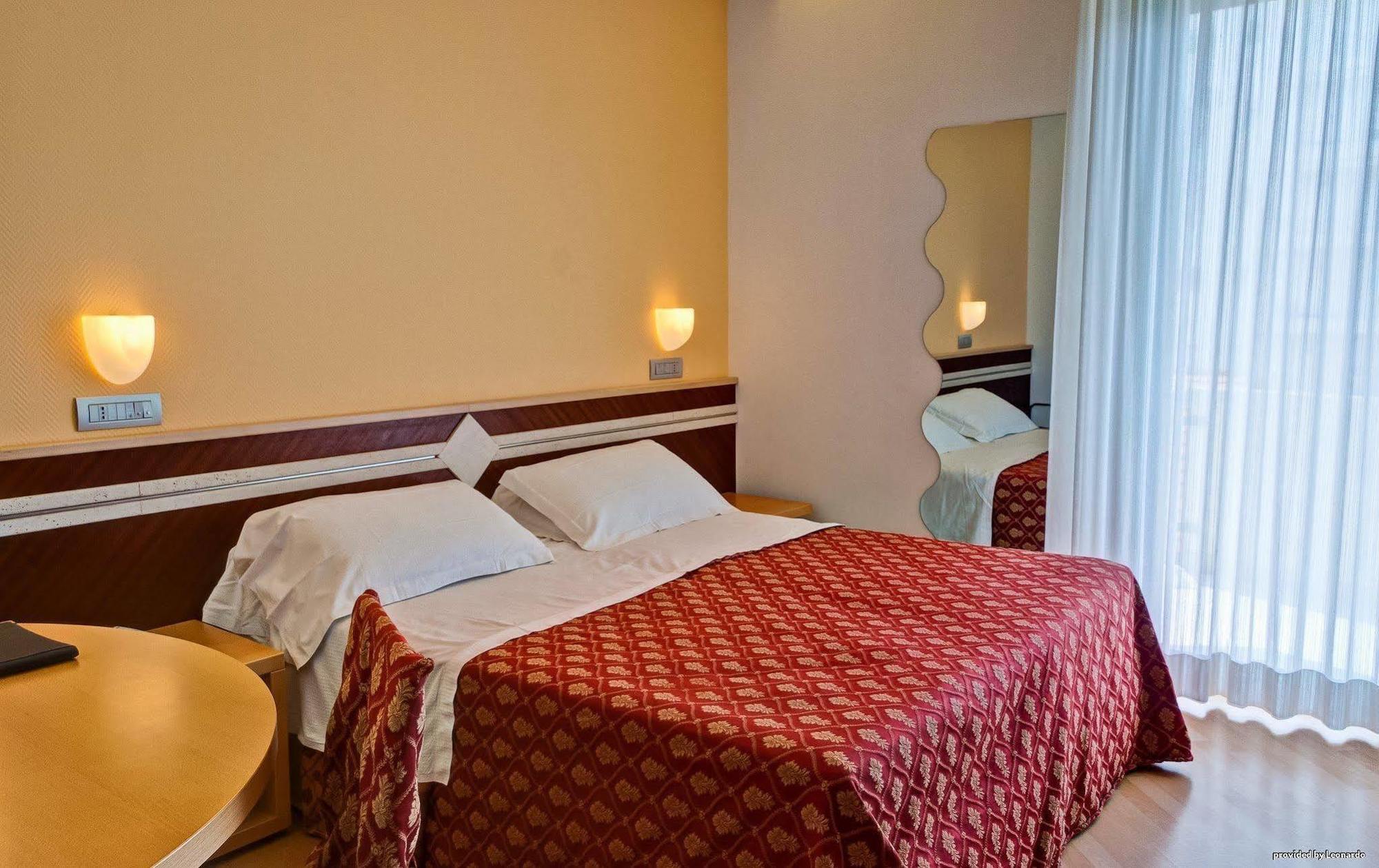 Hotel Europa Beach Village Giulianova Exterior foto